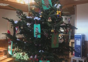 今年も白板保育園の年長さんがクリスマス飾りを作ってくれました！